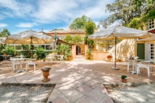 Logis Hotel Le Chêne Vert