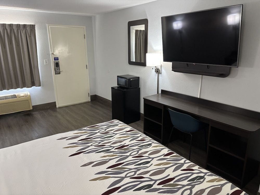 Red Roof Inn Birmingham 3