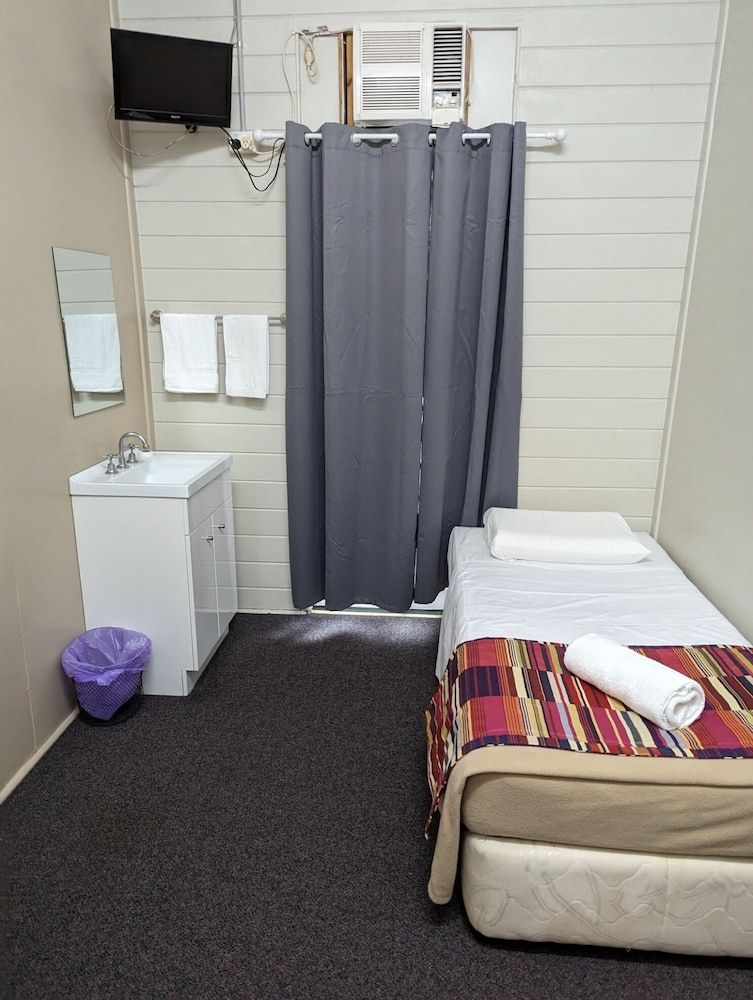 Grand Central Hotel Proserpine 2