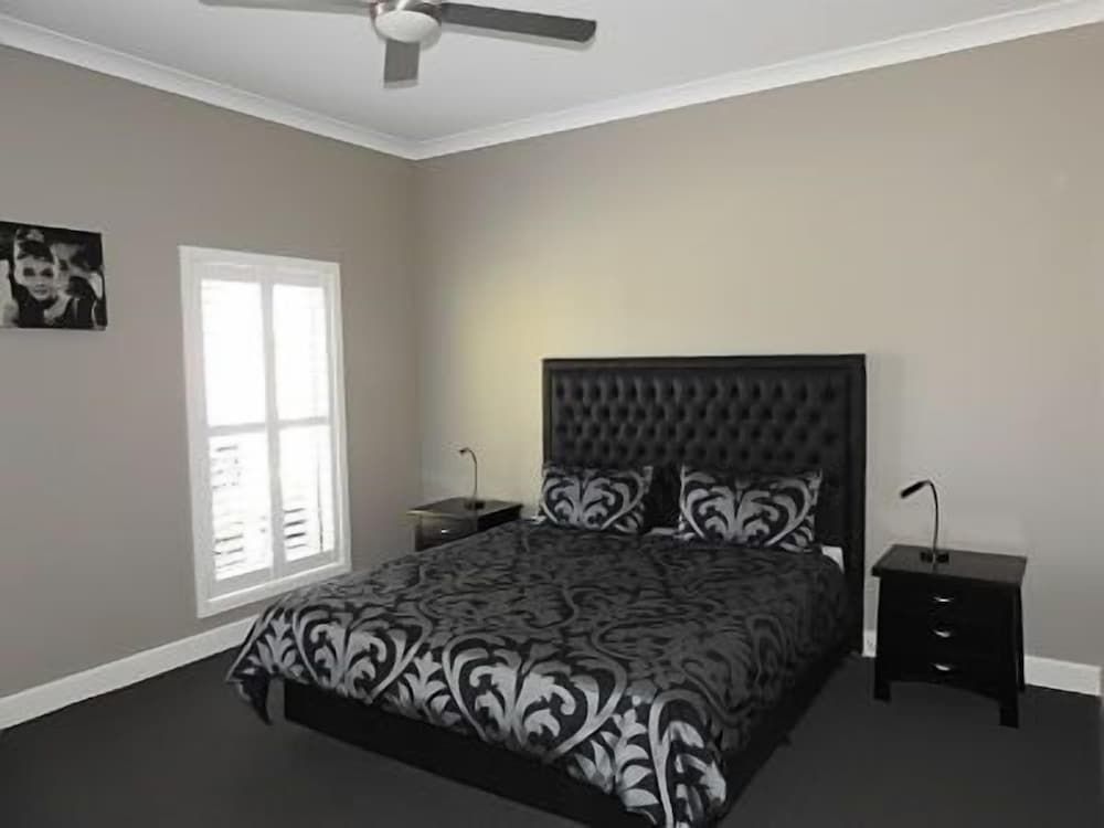 Barkly Suites Apartments