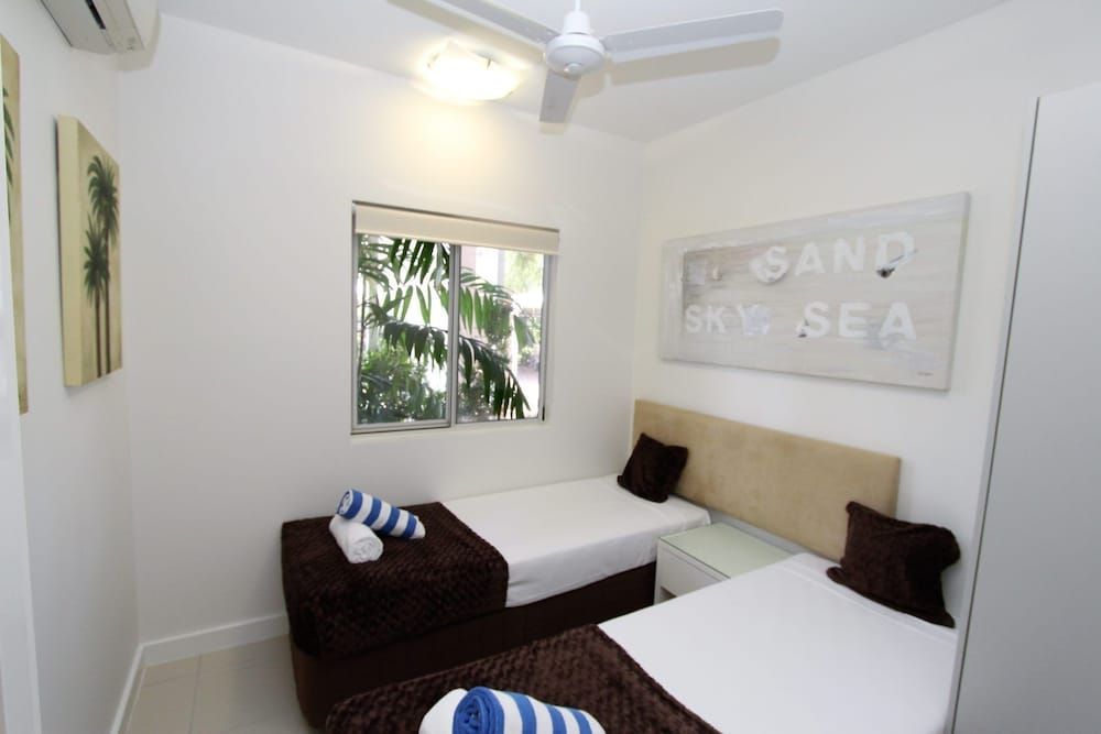Beachside Apartment 5 3