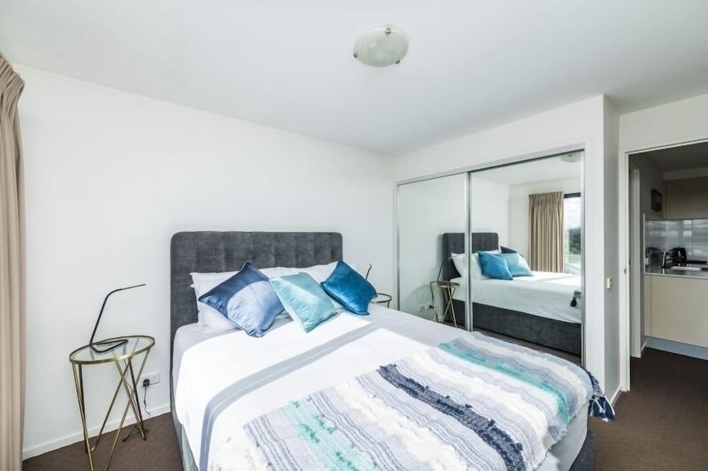 Accommodate Canberra - Century 2