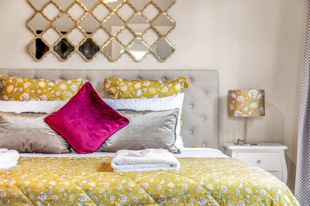 Grandview Accommodation - The Elm Tree Apartments 3