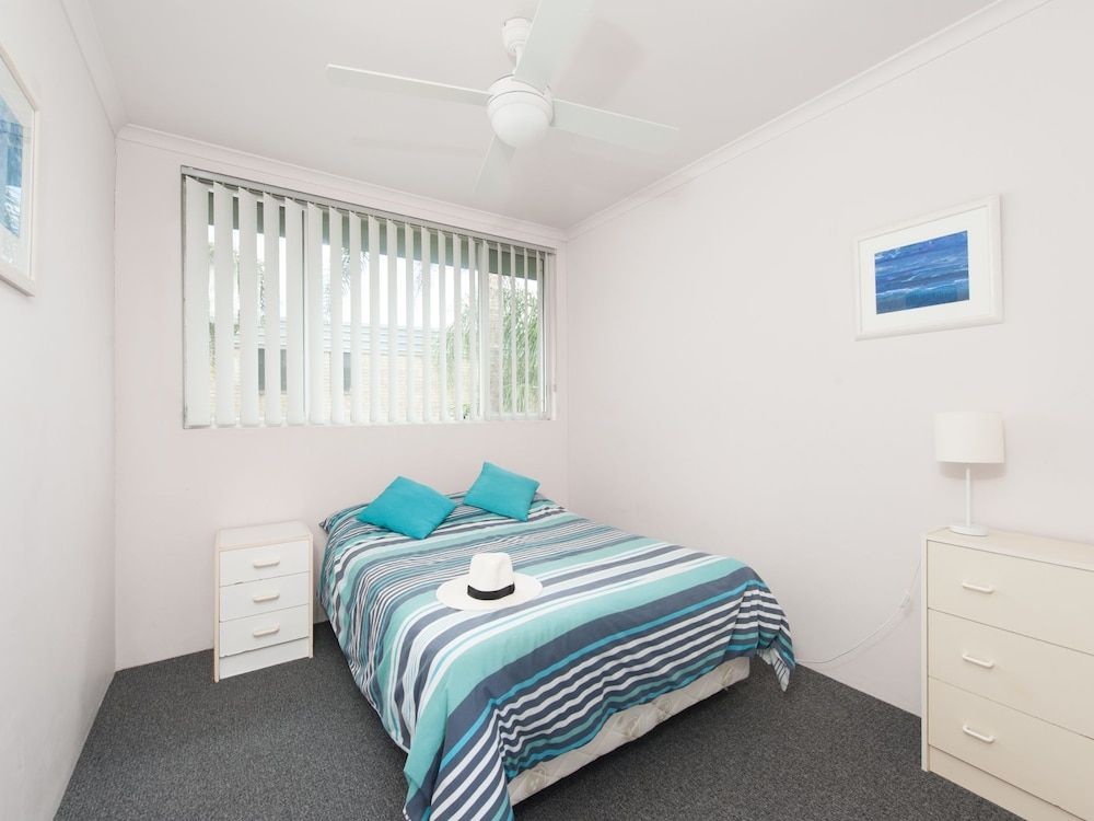 9 Cirrus at Fingal Bay 3