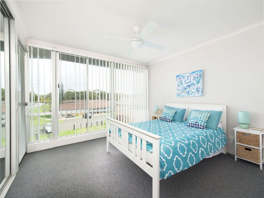 9 Cirrus at Fingal Bay 2