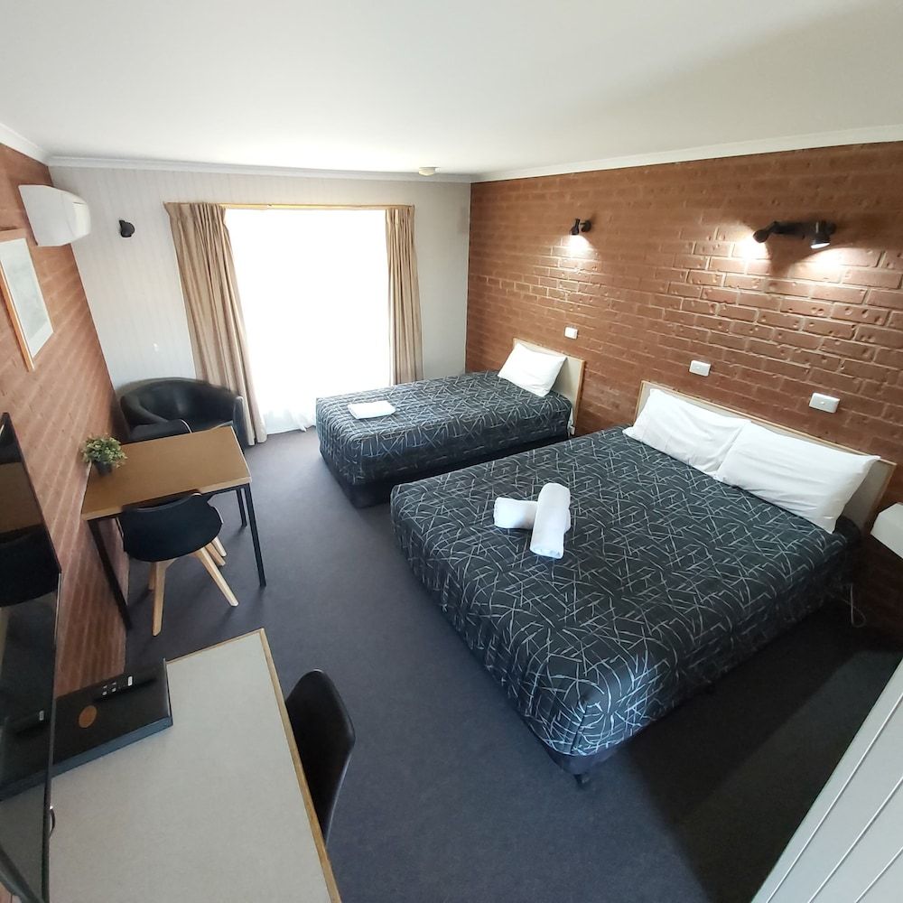 Country Mile Motor Inn 3