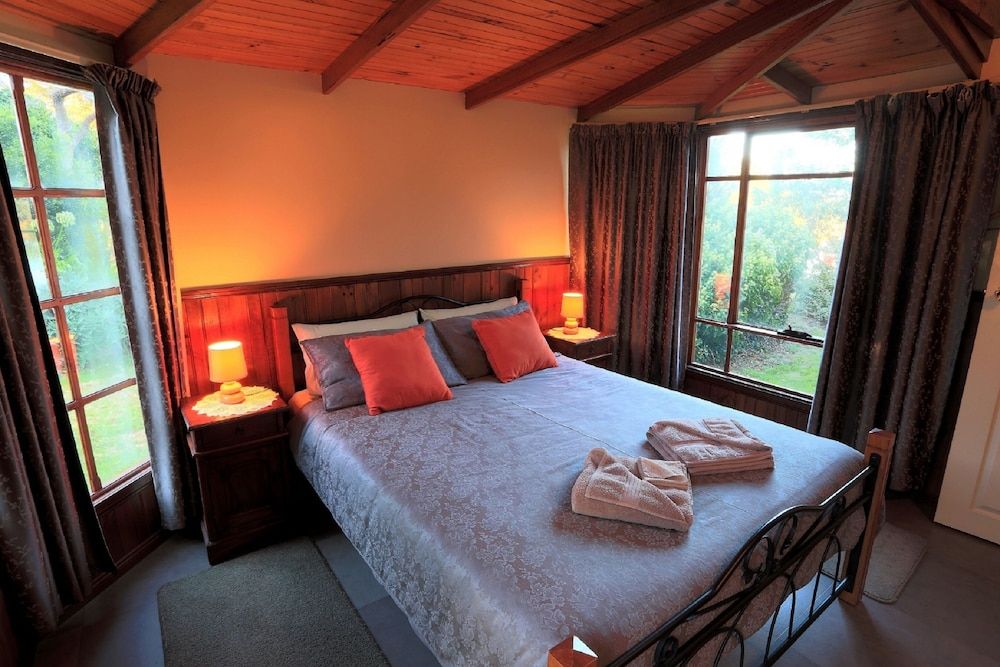 Stanley Lakeside Spa Cabins 2