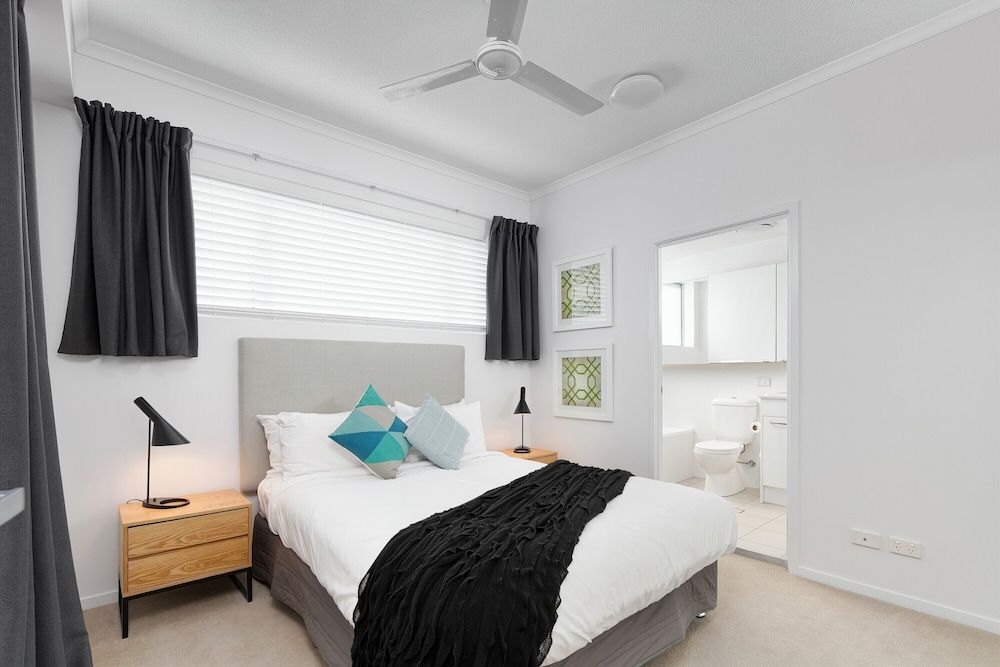 Boulevard North Lakes 3