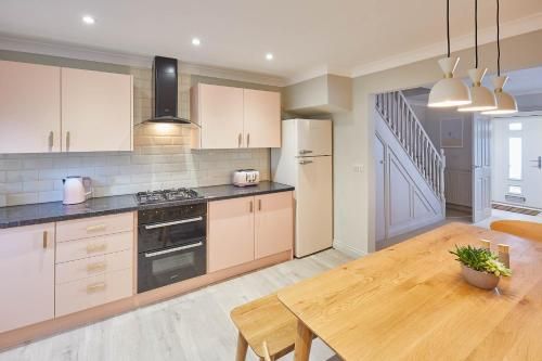 Host & Stay - 'Salty' Seaview 3