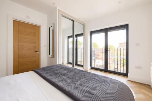 Charles Hope Staines Riverside 3