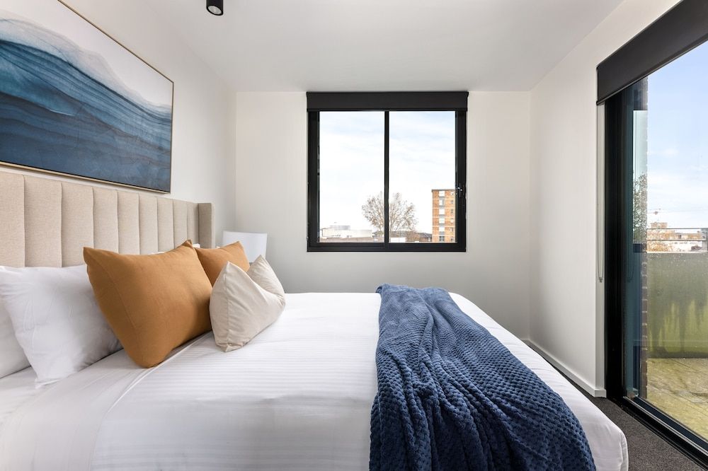 Cinema Suites Apartments by Urban Rest 3