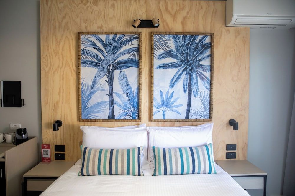 Nightcap at Marine Hotel 3