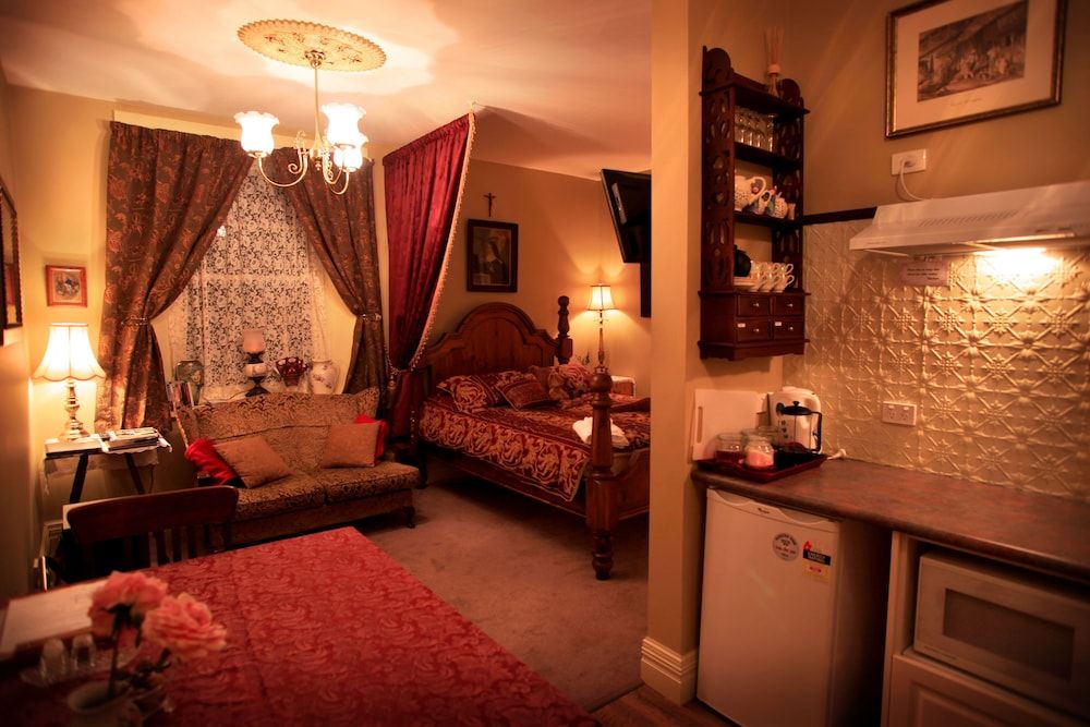 Blakes Manor Self Contained Heritage Accommodation 2