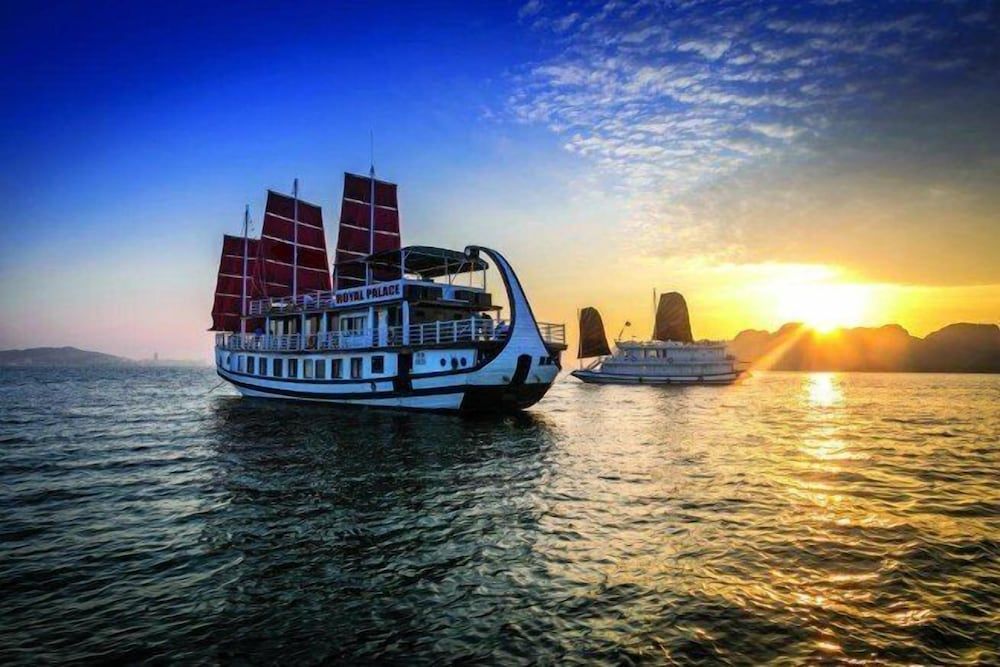Halong Royal Palace Cruise 4 estrellas en Hạ Long