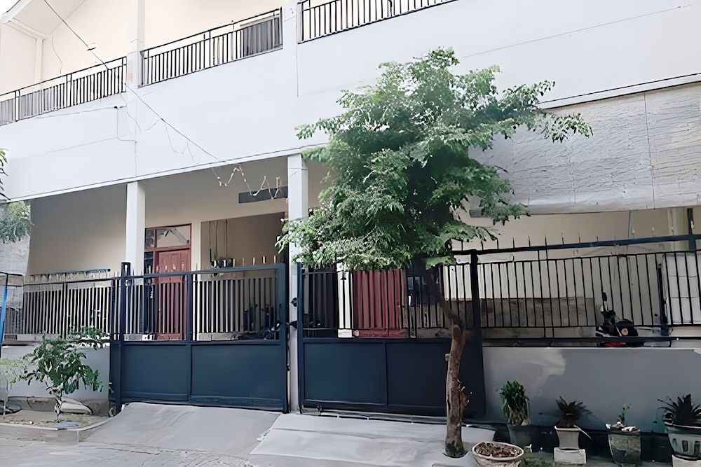 Hotel O Homestay Bu Sun SyariahNearTaman Rekreasi & Pemandian Taman Suruh 2 estrellas en Sidoarjo