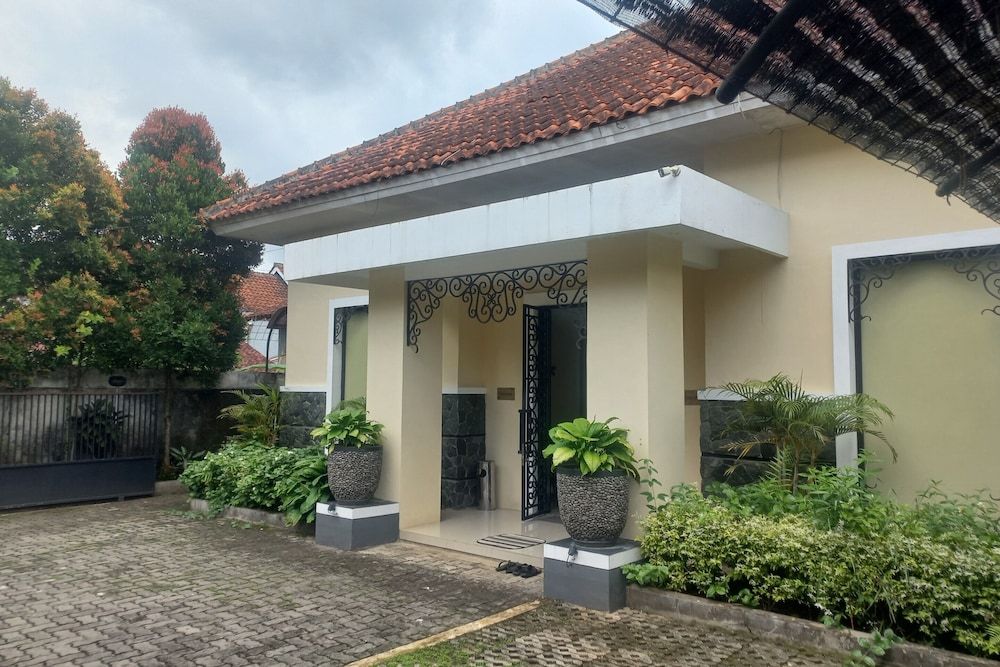Capital O 93872 Natura Guest House Syariah Near alun alun kota purwokerto 2 estrelas em Purwokerto