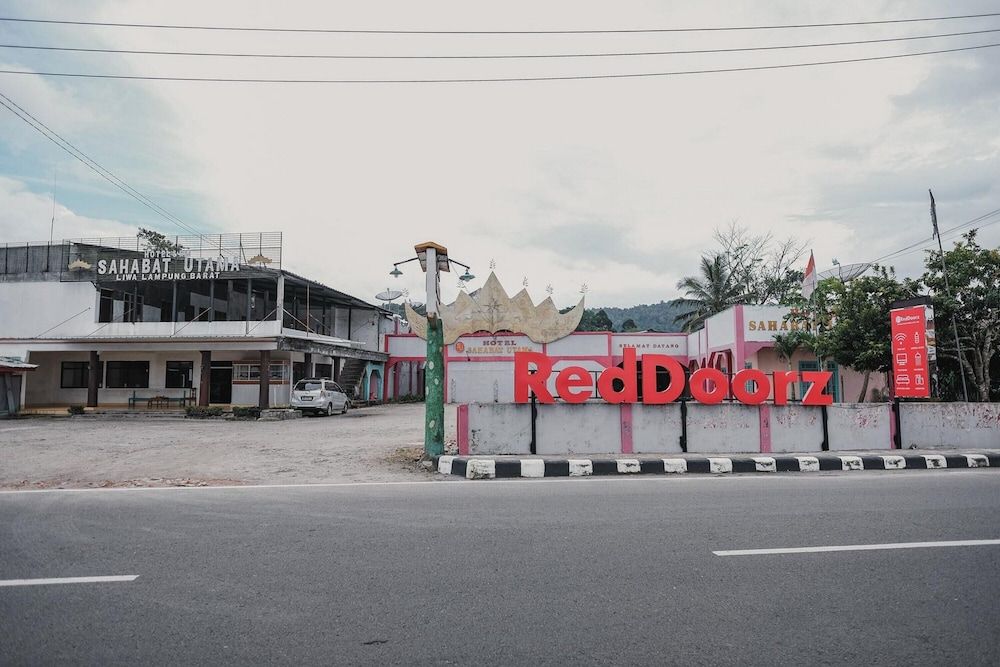 RedDoorz Syariah near Kebun Raya Liwa 2 estrellas en Krui