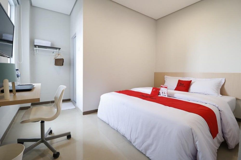 RedDoorz Plus Syariah near Mall Pondok Indah 3 estrellas en Jakarta