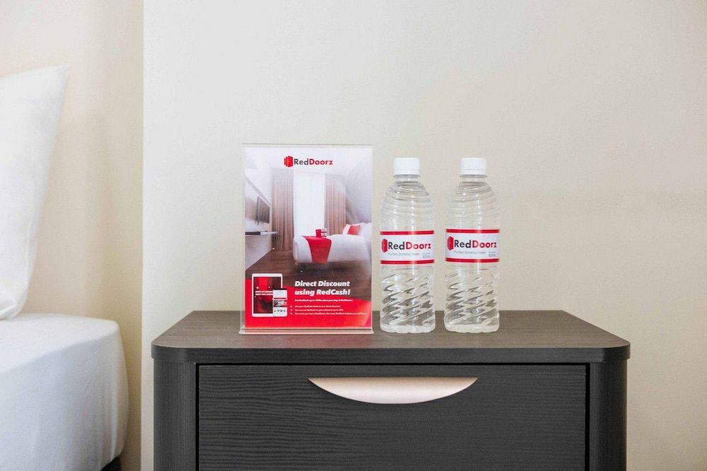 RedDoorz Plus Syariah near Mall Pondok Indah 2