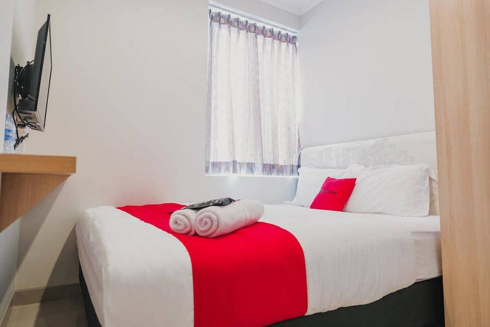 Reddoorz Plus Near Soekarno Hatta Airport Taman Mahkota 1 estrellas en Jakarta