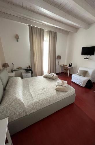 Yhomisus 3 estrelas em Comiso