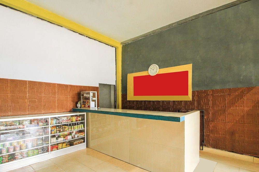 OYO 91855 Big Hotel Kendari 3