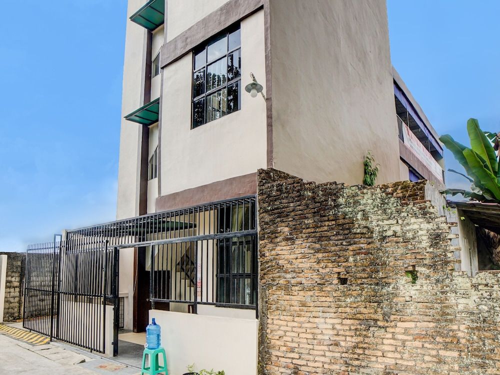 Hotel O Vania Guest HouseNearRSUP H Adam Malik 2 étoiles à Medan