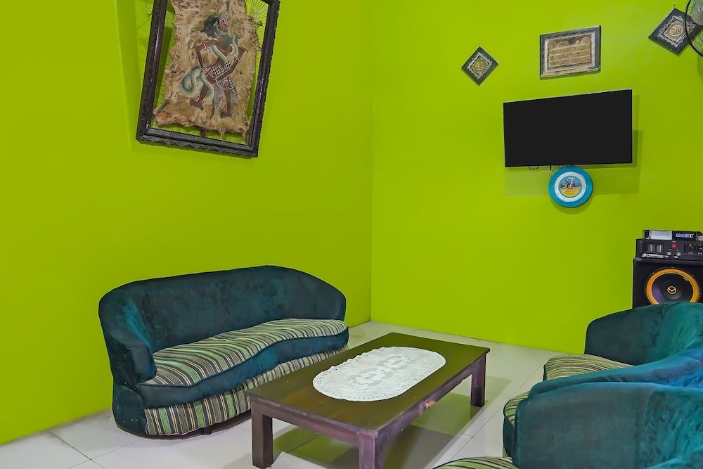 Hotel O Kost Auto Syariah Anggaswangi 3