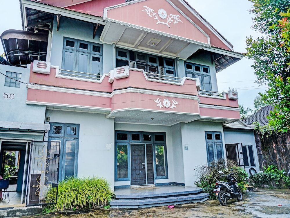 Hotel O Wisma Inayah Syariah 2 estrelas em Palimbão