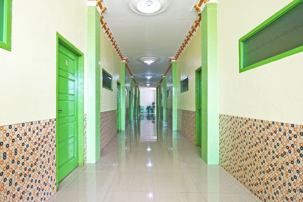 OYO 2596 Homestay Hj. Suharti 3