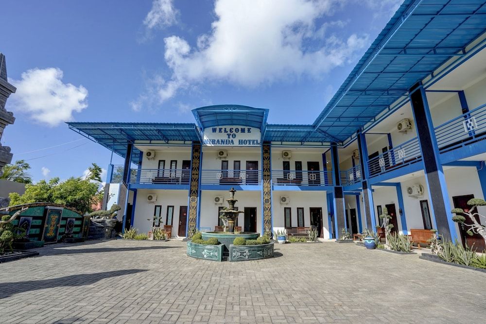 OYO 92907 Miranda Hotel Syariah 2 estrellas en Gresik