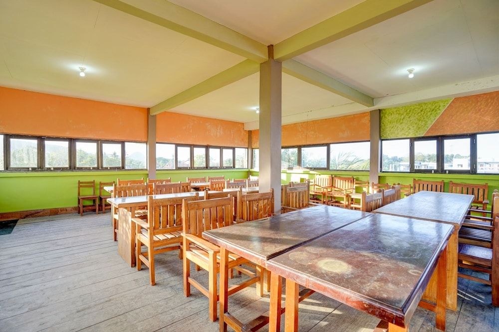 Hotel O Sahabat Syariah Near Plasa Telkom Bawean 3