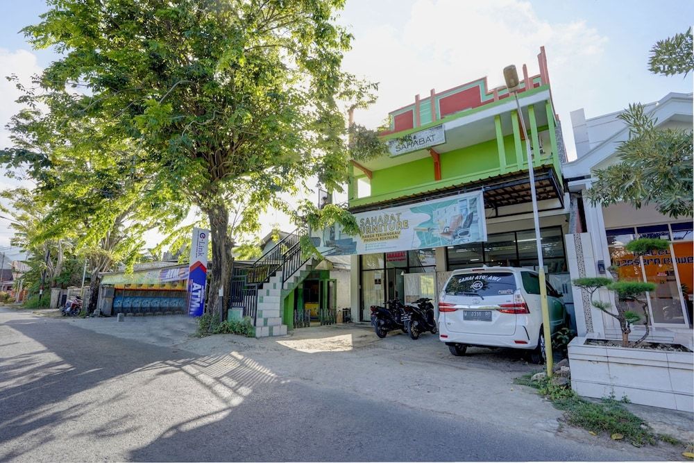 Hotel O Sahabat Syariah Near Plasa Telkom Bawean 2 estrellas en Gresik