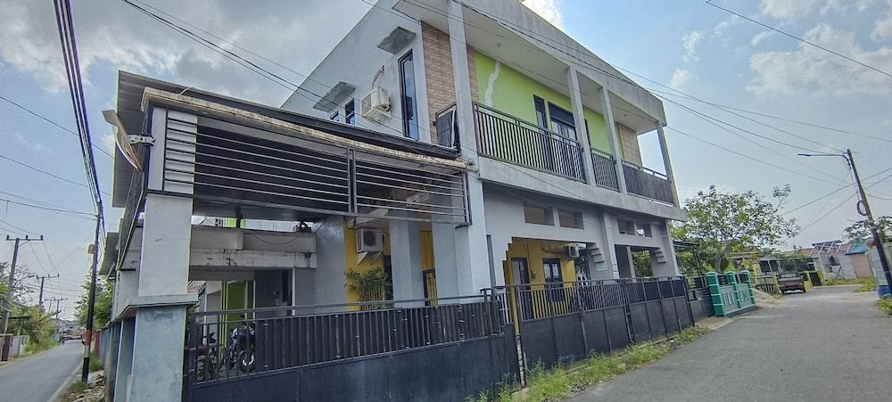 Hotel O Losmen Arkansas Syariah 1