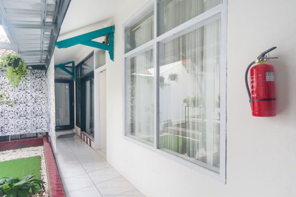 OYO Life 3055 Rumah Enin 3