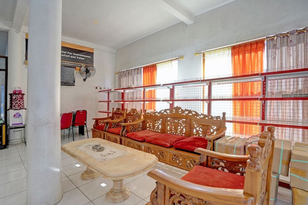 Collection O 92897 Hotel Intan Near Kantor Syahbandar Bawean 3