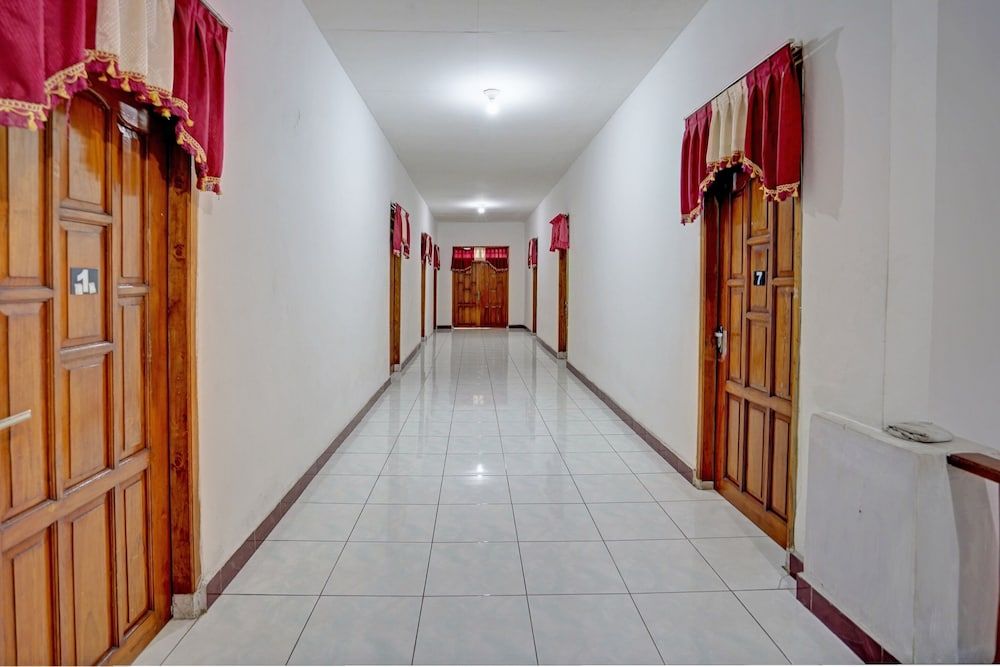Collection O 92897 Hotel Intan Near Kantor Syahbandar Bawean 2