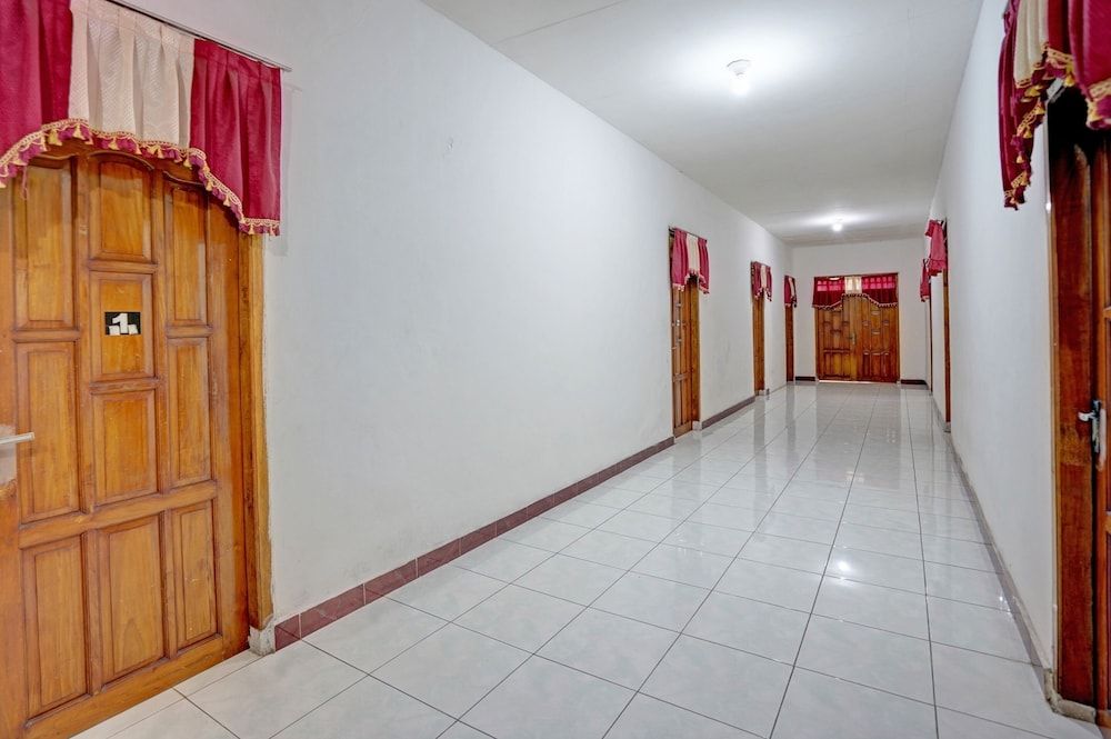 Collection O 92897 Hotel Intan Near Kantor Syahbandar Bawean 1