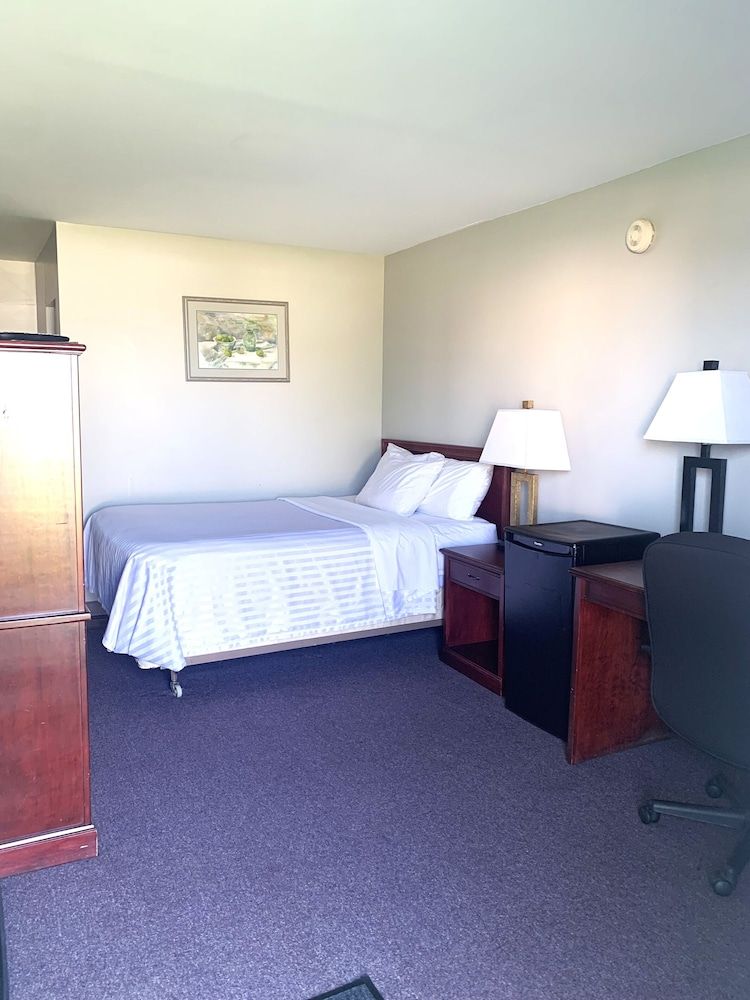 Value Stay Clean Room at Castle Motel 2 estrelas em Edson