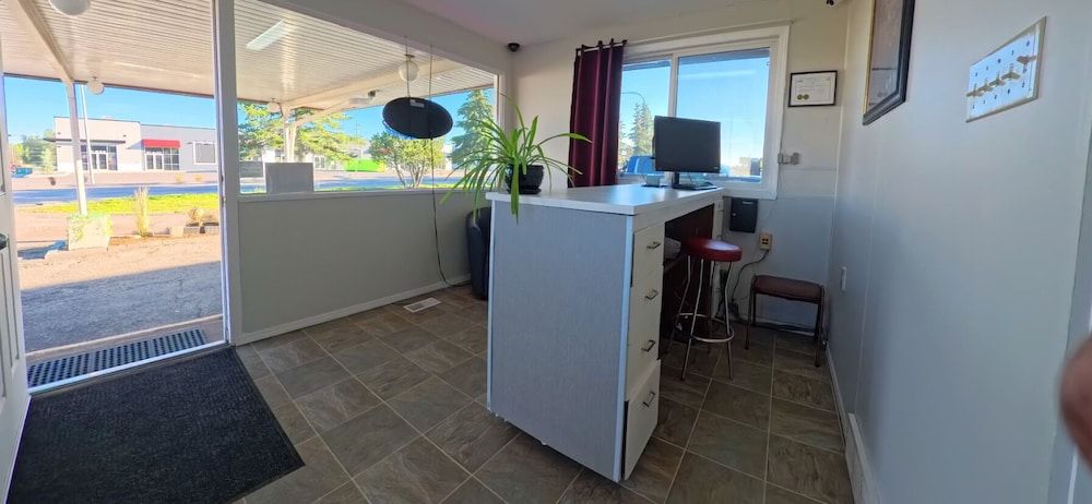 Value Stay Clean Room at Castle Motel 2