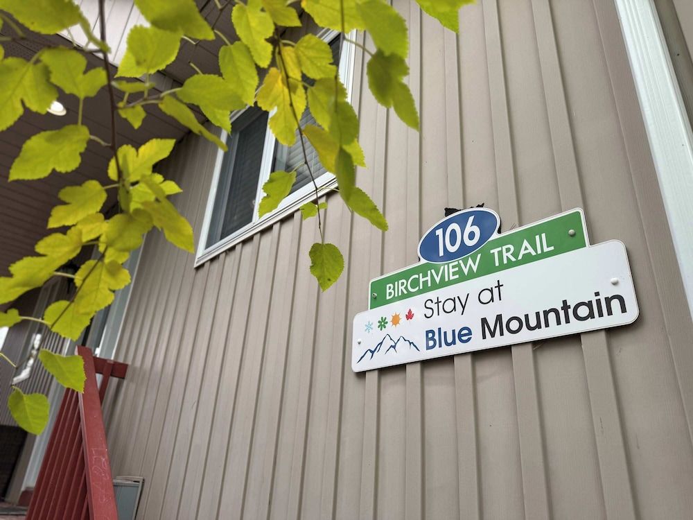 Mountain Views, Steps to BM Village, Hot Tub, BBQ.