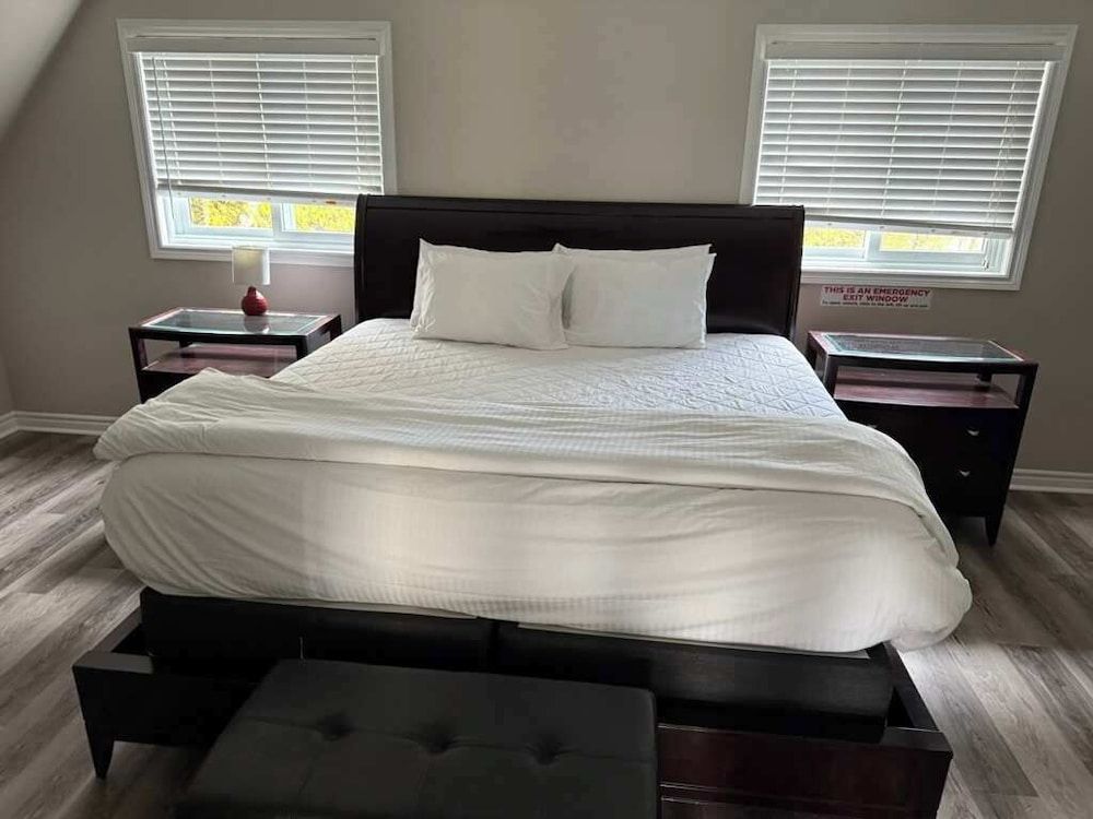 Mountain Views, Steps to BM Village, Hot Tub, BBQ. 3