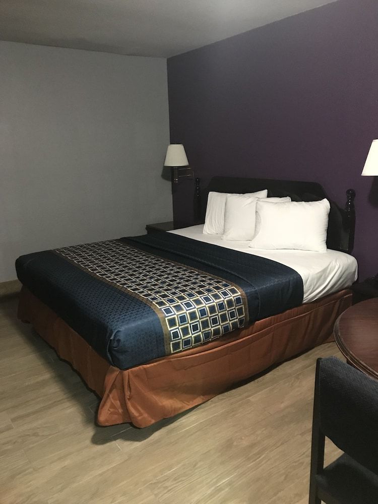 Texas Inn Airport McAllen 2