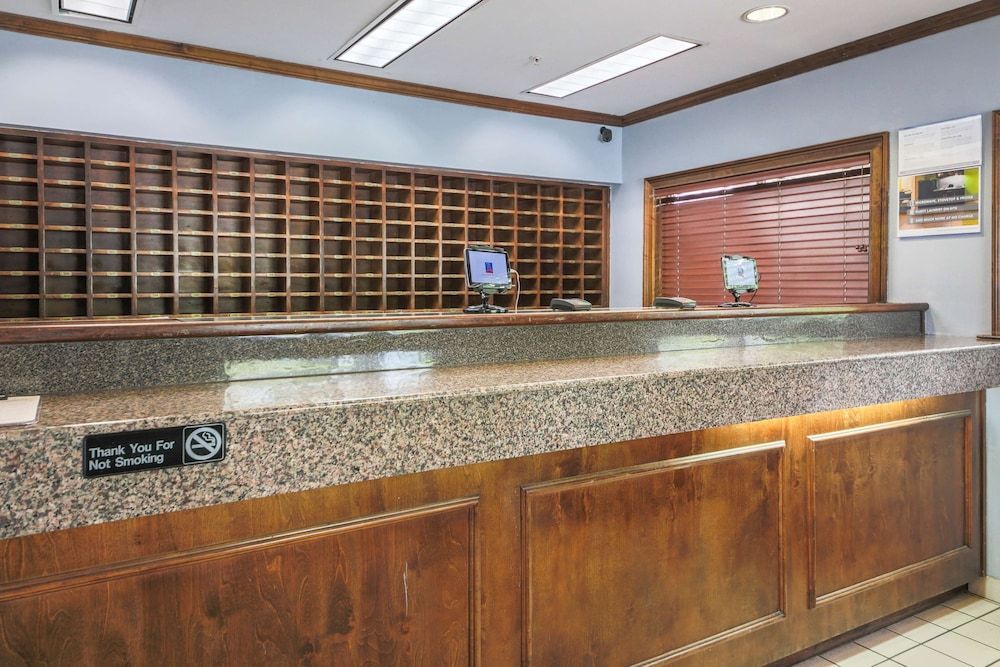 Studio 6 Greensboro, NC - I-40 3