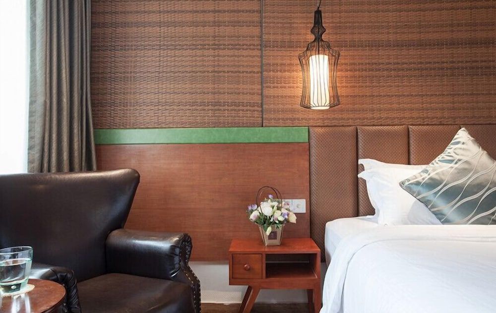 Yurong West Lake Cottage Resort Hotel 3