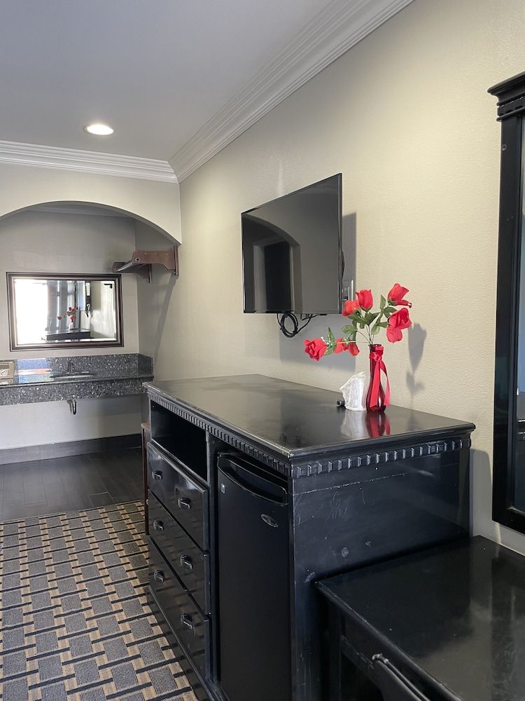 Villa Inn & Suites 3