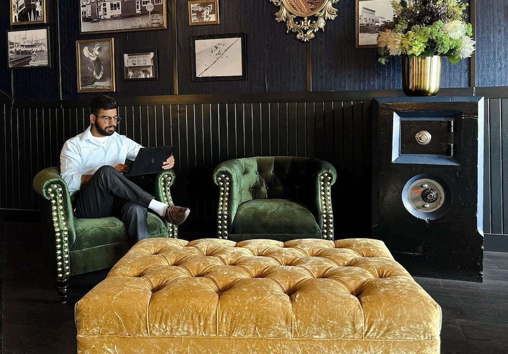 Midnight Sun, a Coast Hotel 2