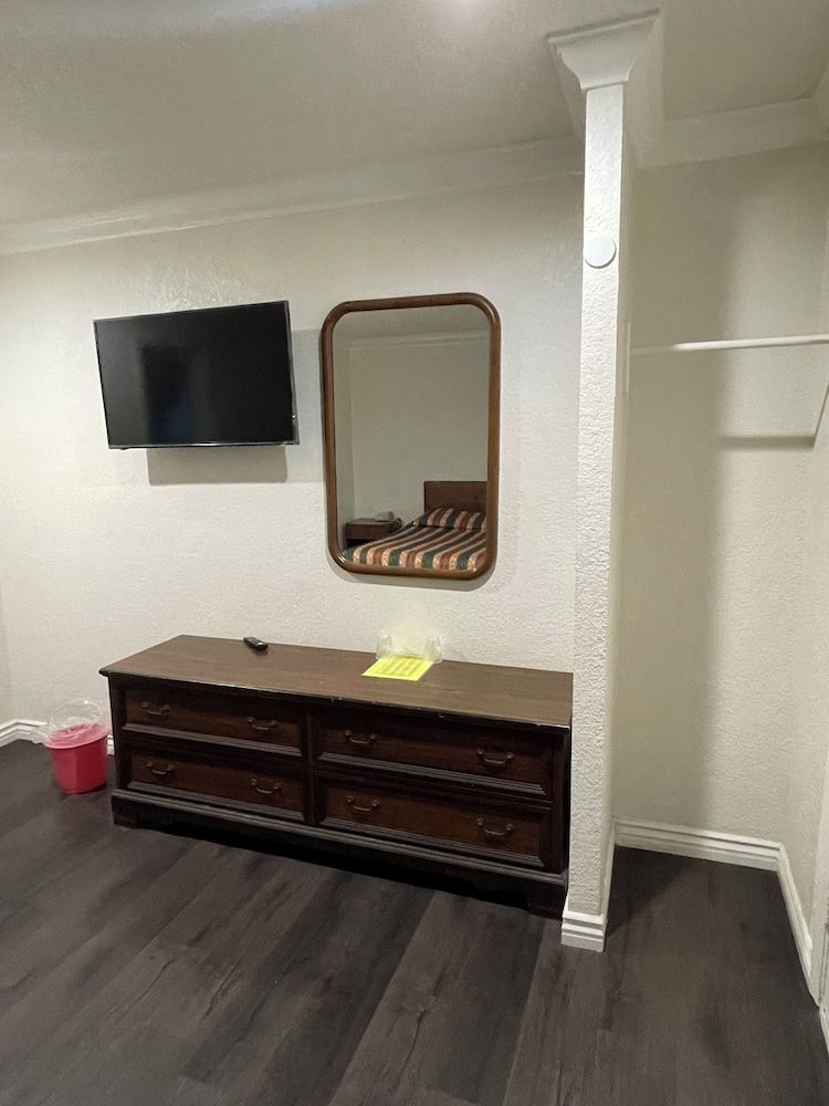 Welcome Inn & Suites 3