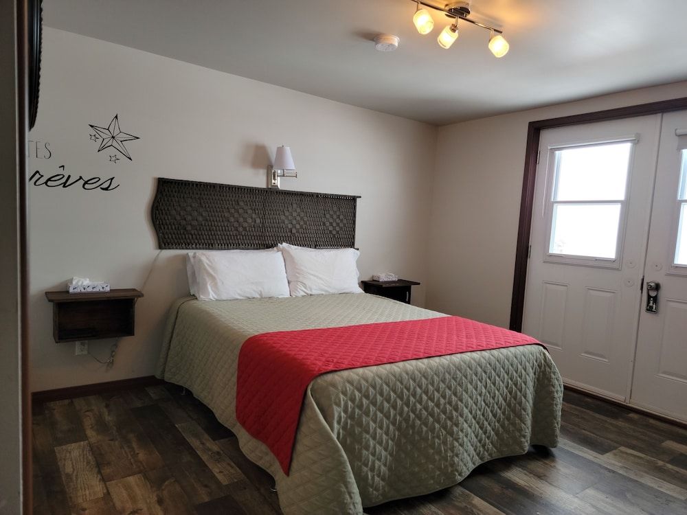 Motel Au Bord de l'eau 2