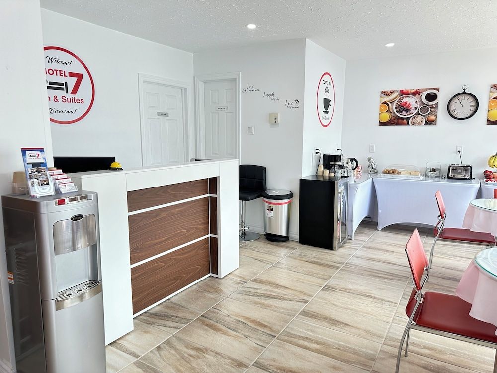 Motel 7 Inn & Suites